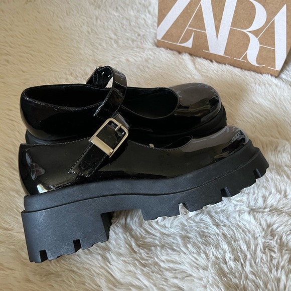 Lug Sole Mary Jane - Picture 4 of 9